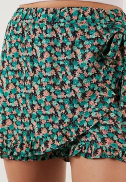 LELA REGULAR FIT - Shorts - Green -Angebote Stil Tage Store 1586760537b74b458476075101efa76d