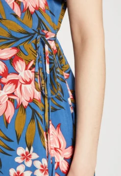 Vila VIMAYA WRAP SHORT DRESS - Freizeitkleid - Federal Blue/tropical 11 Vila VIMAYA WRAP SHORT DRESS - Freizeitkleid - Federal Blue/tropical -Angebote Stil Tage Store 377c4d57ee1a428a8039e5dea6dc232a