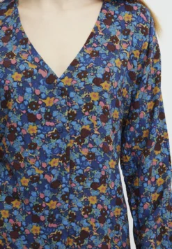 ICHI VERA - Freizeitkleid - Blithe Flower -Angebote Stil Tage Store 3a2f02ca1ef84e2f88e4da5a5c40d0d3