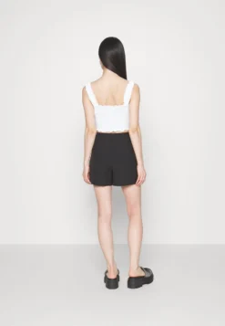 Pieces Petite PCKATRINE HW SKORT BC PTT - Shorts - Black -Angebote Stil Tage Store 3a8cc256ad954ea689d820c852266424