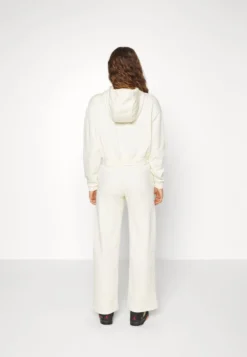 Nike Sportswear CLUB PANT WIDE - Jogginghose - Coconut Milk -Angebote Stil Tage Store 425956fc50c94a8482c5ad320fa0dfd8