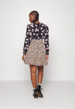 PCMONICE SKIRT - A-Linien-Rock - Blackaop/graphiclilac -Angebote Stil Tage Store 4b8ca7c1ec1d465fa9bcb69242075d53