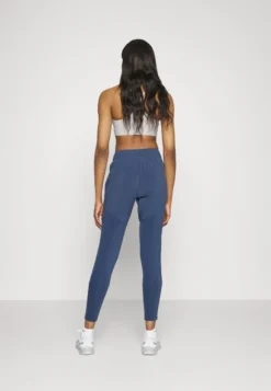 Nike Performance ESSENTIAL PANT - Jogginghose - Diffused Blue/silver 8 Nike Performance ESSENTIAL PANT - Jogginghose - Diffused Blue/silver -Angebote Stil Tage Store 4b97f5c63dc44dd08cc03595a813859d