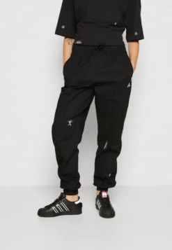 Adidas Sportswear WITH HEALING CRYSTALS INSPIRED GRAPHICS - Jogginghose - Black/white