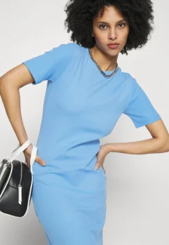 Pieces Petite PCRUKA DRESS - Etuikleid - Marina -Angebote Stil Tage Store 5379175638e6425bb7c6b843327d26b2