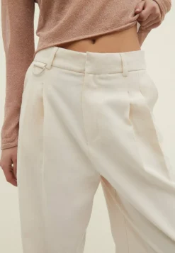 Stradivarius Stoffhose - Off White -Angebote Stil Tage Store 55d1c0aaabf04b00a9c765b092082ba2