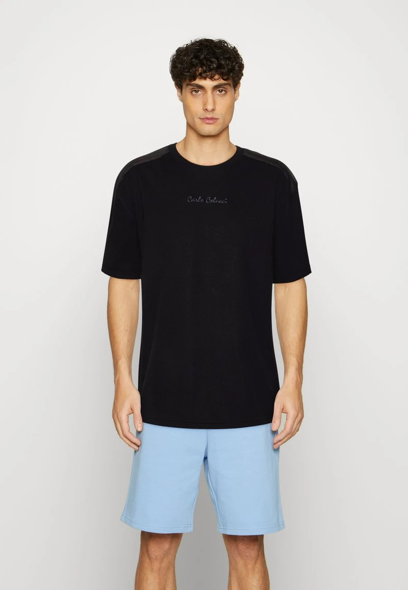 CARLO COLUCCI UNISEX - T-Shirt Print - Black 6 CARLO COLUCCI UNISEX - T-Shirt Print - Black - Image 6