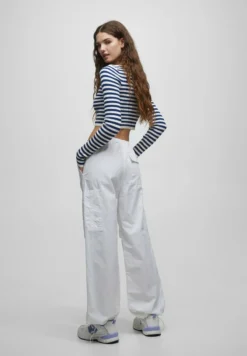 PULL & BEAR PARACHUTE WITH POCKETS - Stoffhose - White -Angebote Stil Tage Store 81ac7d8fd48e42a8b4a2af2453e2b6eb