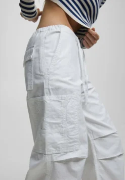 PULL & BEAR PARACHUTE WITH POCKETS - Stoffhose - White -Angebote Stil Tage Store 85891d915e574a4a8ddf8d9ce59680d4