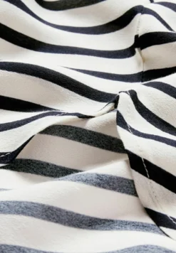 Langarmshirt - Dark Blue Creme White -Angebote Stil Tage Store 8f94cb97749b49d7b8308b4c07b19c98