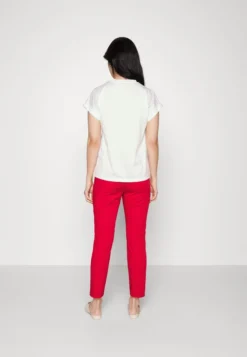 CECCO - Stoffhose - Rosso 8 CECCO - Stoffhose - Rosso -Angebote Stil Tage Store 92ba6e7f11da4bf6a24664eec35766db