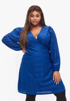 Zizzi MIT LANGEN ÄRMELN UND STRUKTURMUSTER - Freizeitkleid - Surf The Web