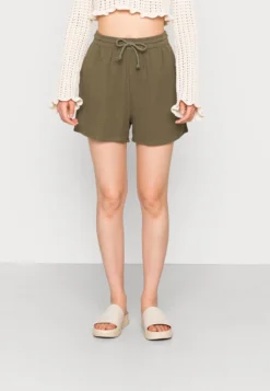 ONLY ONLTHYRA - Shorts - Deep Lichen Green