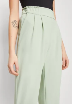 Vila VIFEBA PANTS - Stoffhose - Desert Sage -Angebote Stil Tage Store a97d8f90e5b84148aeac25ea0e133bfd