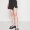 Pieces Petite PCKATRINE HW SKORT BC PTT - Shorts - Black