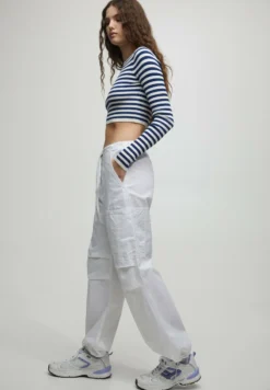 PULL & BEAR PARACHUTE WITH POCKETS - Stoffhose - White -Angebote Stil Tage Store bd4b8a10cf83435e9261fdac330b2c65