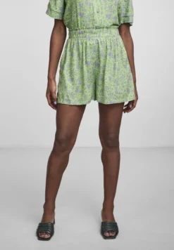 YAS STELLI HW S - Shorts - Summer Green -Angebote Stil Tage Store c05d23996146416eaf5d845b3831fea0 1