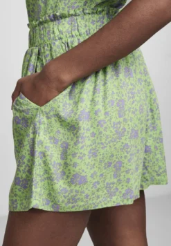 YAS STELLI HW S - Shorts - Summer Green -Angebote Stil Tage Store c2a3c74510cf48ea80e2bc7dfe2a1a81