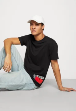 Calvin Klein Jeans DISRUPTED BOX URBAN TEE UNISEX - T-Shirt Print - Black -Angebote Stil Tage Store c93198fa79584d6abbb5435f7d71b72a