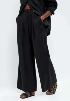 Oysho Stoffhose - Black