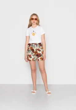 ONLY ONLIZABELL BERMUDA SHORTS - Shorts - Ecru -Angebote Stil Tage Store cf146aa41dc24a51b8b05409d0711633