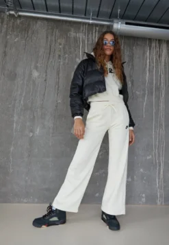 Nike Sportswear CLUB PANT WIDE - Jogginghose - Coconut Milk -Angebote Stil Tage Store d2b5790c12d74d9c8d5b6e24703cfc8d