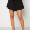 EMMIE - Shorts - Black