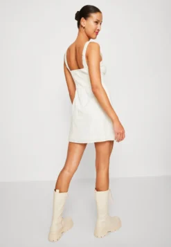 BDG Urban Outfitters AZEALIA MINI - Blusenkleid - Cream 9 BDG Urban Outfitters AZEALIA MINI - Blusenkleid - Cream -Angebote Stil Tage Store e653834351264cb68e3cbe88bef7790c