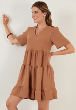 LELA LOOSE FIT - Freizeitkleid - Light Brown 9 LELA LOOSE FIT - Freizeitkleid - Light Brown -Angebote Stil Tage Store e73f043a09c44fc5aed2552907bed7b5